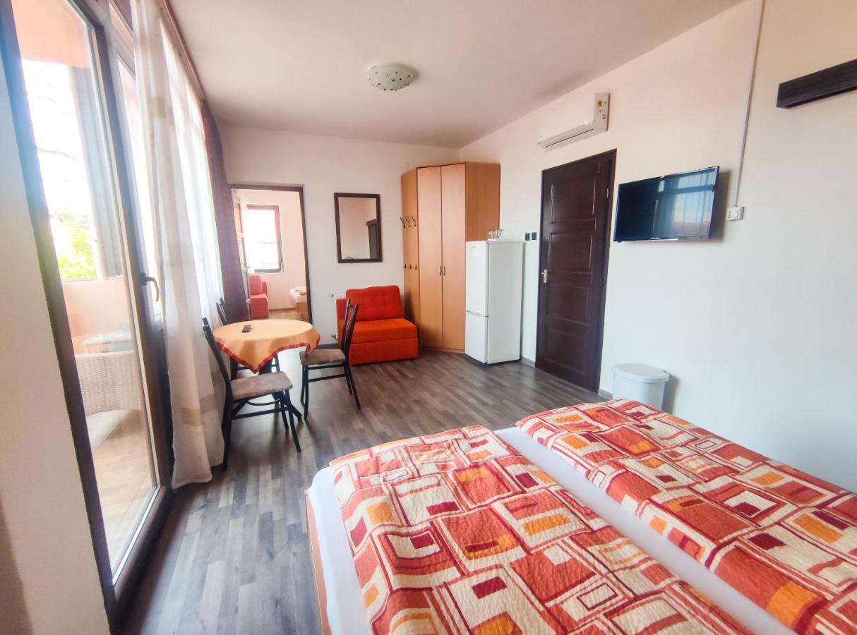 Hotel Viktoria Panzio Zamárdi Exterior foto