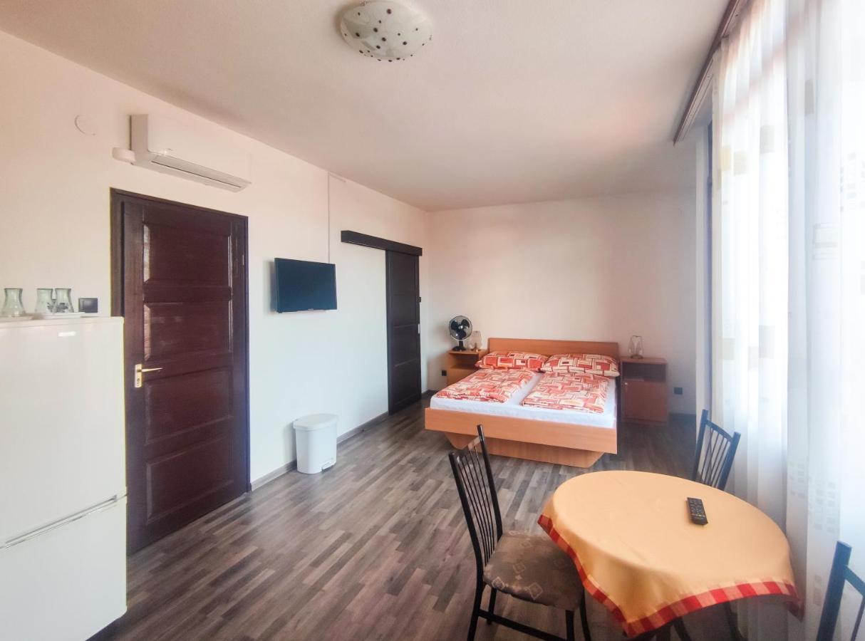 Hotel Viktoria Panzio Zamárdi Exterior foto