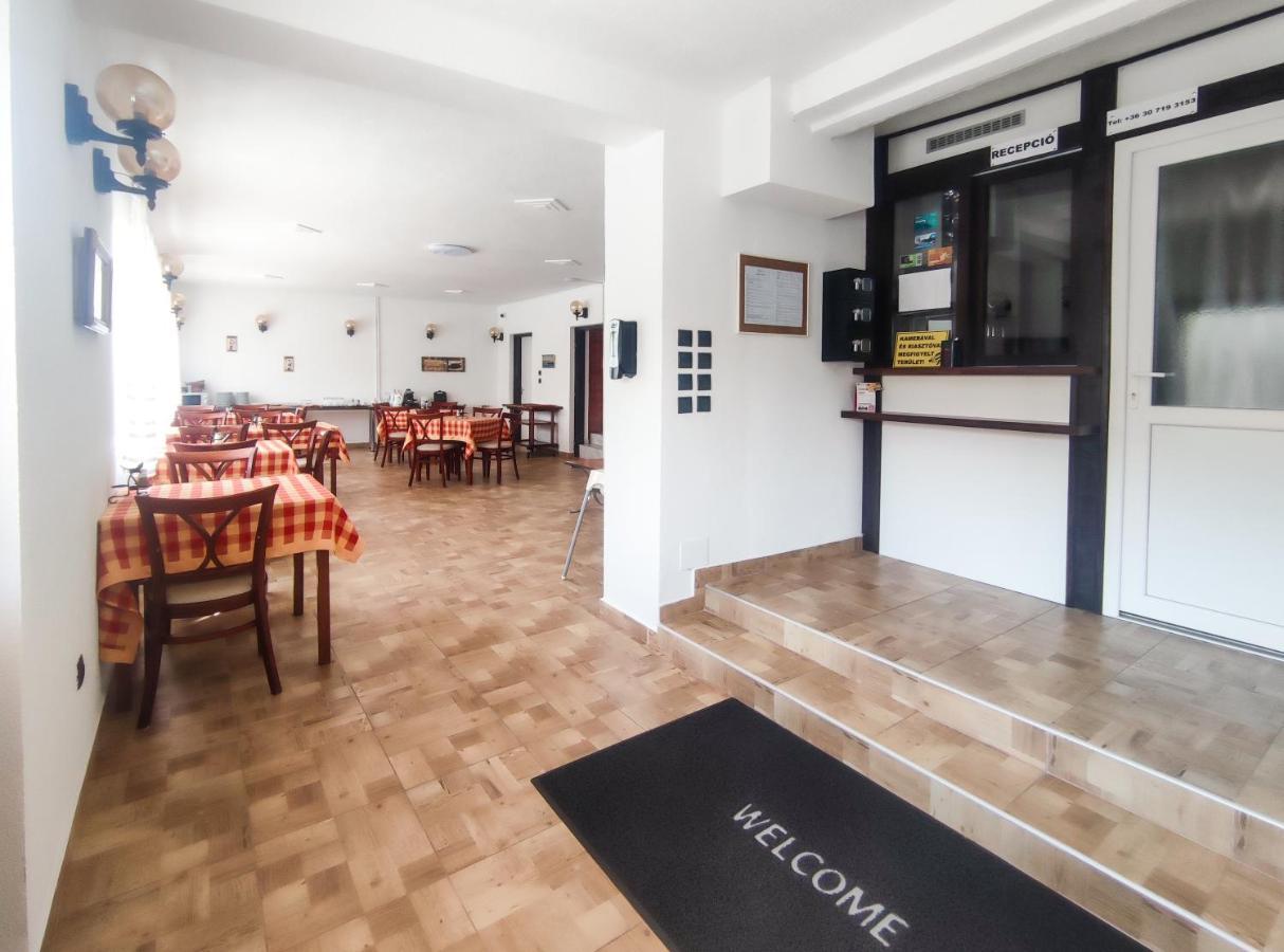 Hotel Viktoria Panzio Zamárdi Exterior foto