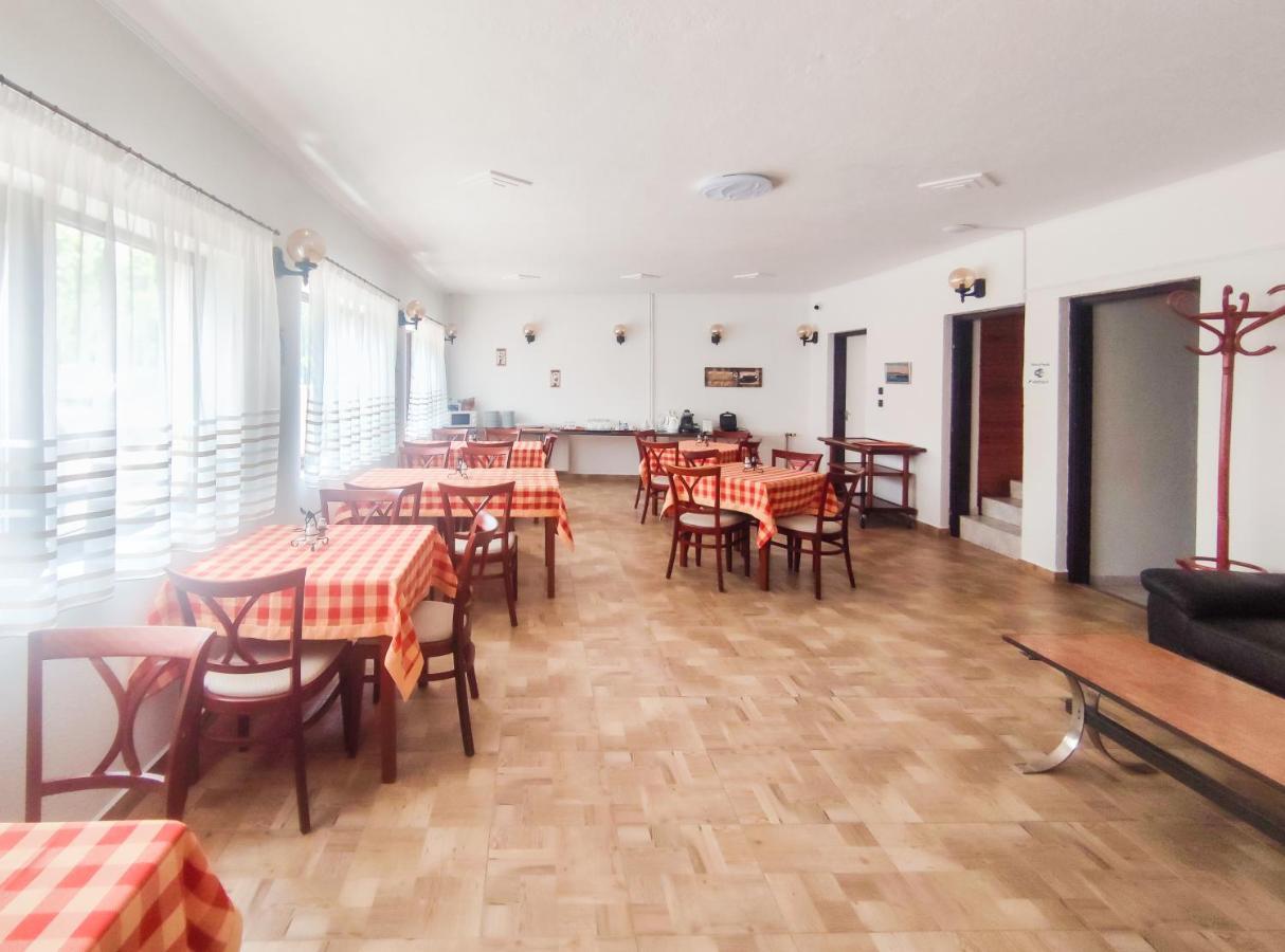 Hotel Viktoria Panzio Zamárdi Exterior foto